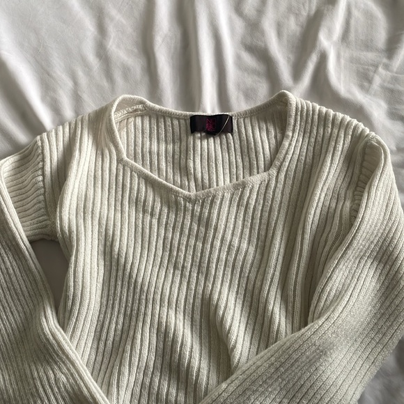 Off-white knit sweater-top - Picture 2 of 3